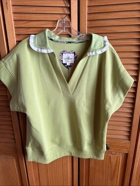 UMGEE Lime Green V-Neck Short Sleeve Collar Top with White Trim NWT